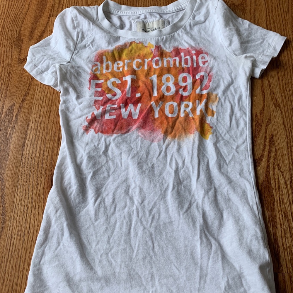 ABERCROMBIE TEE!